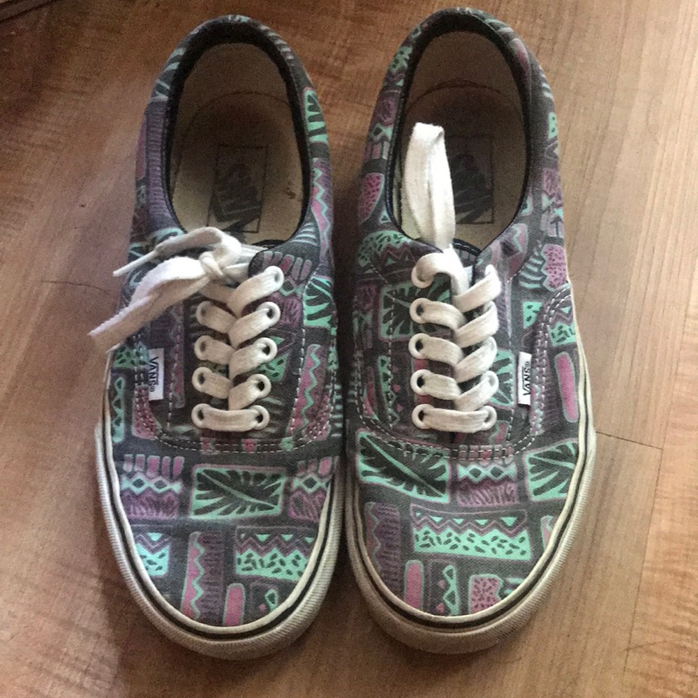 Vans Tribal Print Men’s Sz 7 or Women’s Sz 8